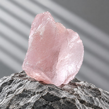 Lighting: Raw Rose Quartz with white led light