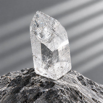 Raw Stones: Clear Quartz Point